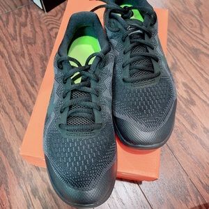 Nike big kids women’s free run sneakers/NWB